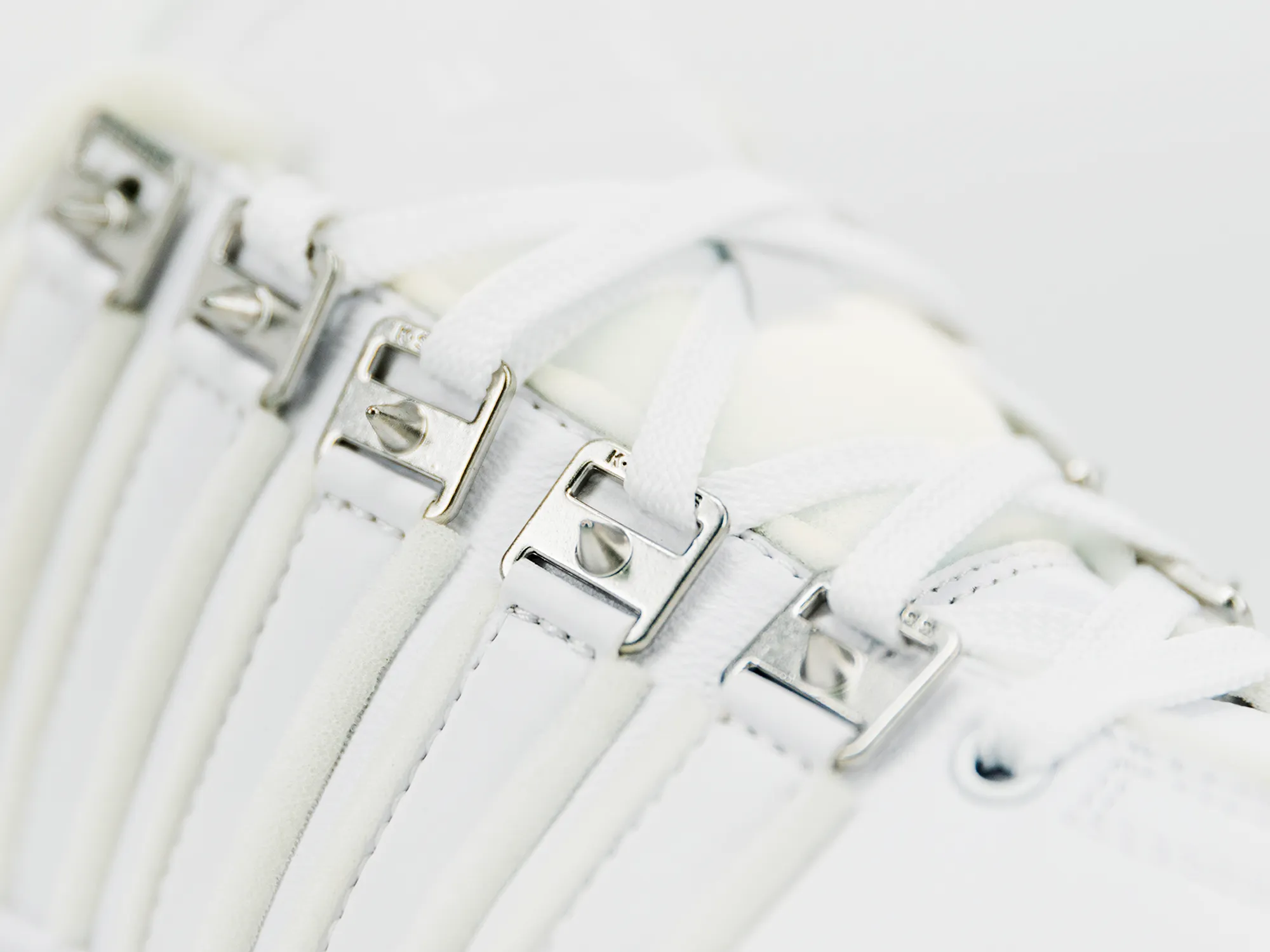 06827-159-M | WILLY CHAVARRIA CLASSIC 2000 | WHITE/SILVER/WHISPERWHITE