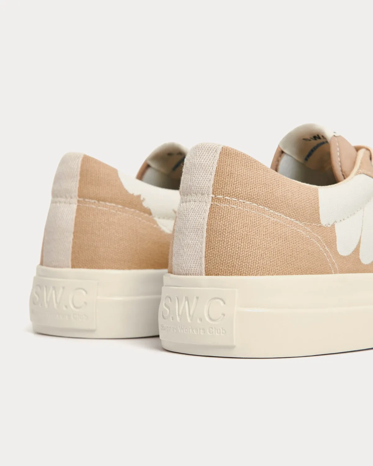 Dellow Shroom Hands Sand / White Low Top Sneakers